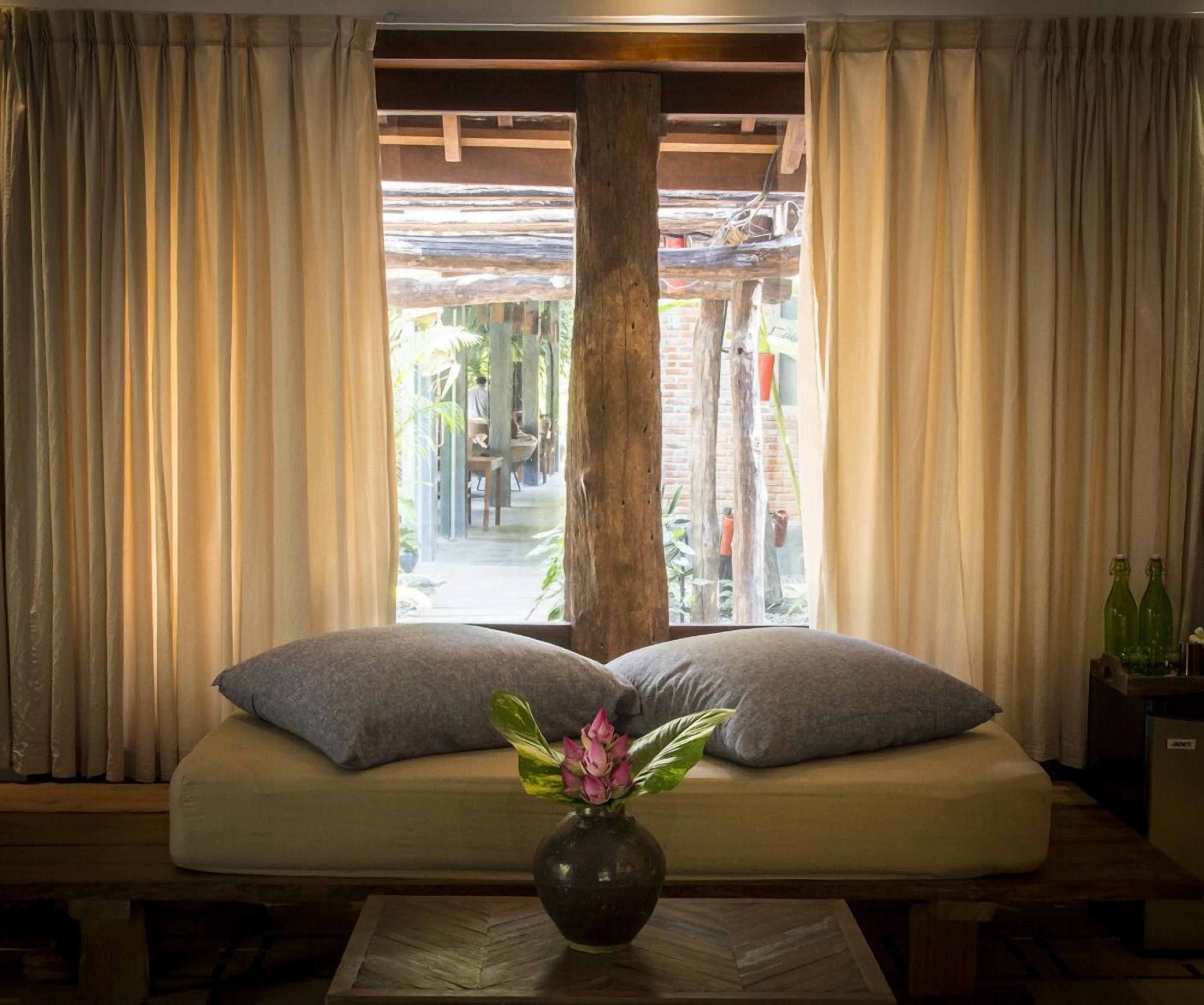 1 bedroom, premium bedding, minibar, in-room safe