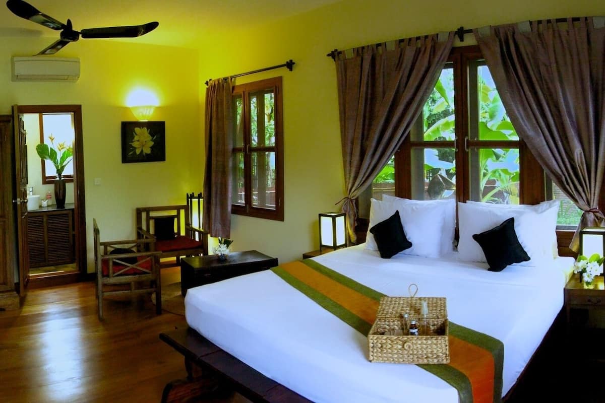 Premium bedding, pillow-top beds, minibar, in-room safe