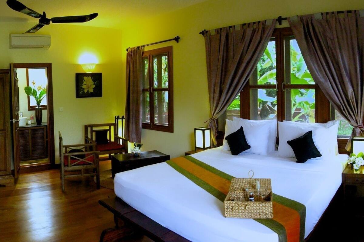 Ropa de cama de alta calidad, camas con pillow-top y minibar