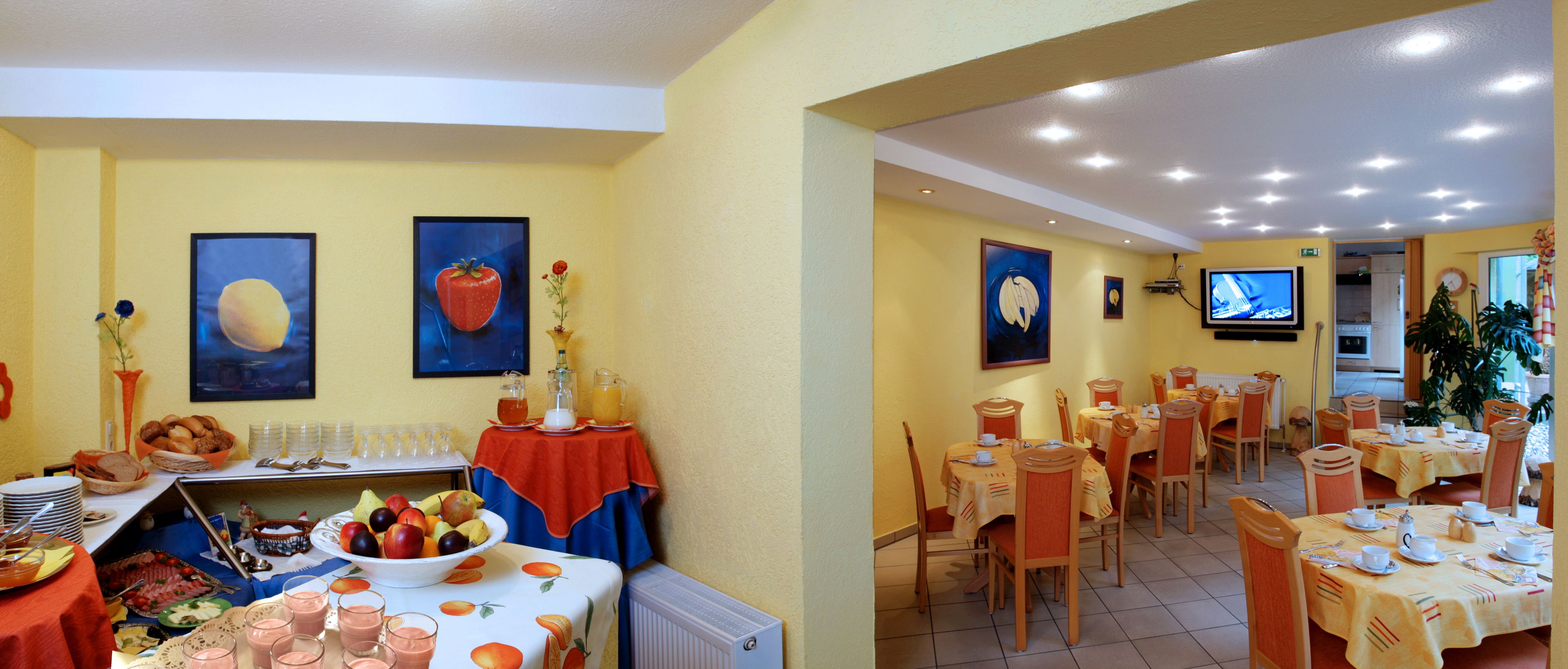 breakfast (eur 7.50 per person)