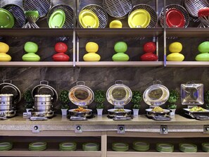 Lunch and dinner served, international cuisine