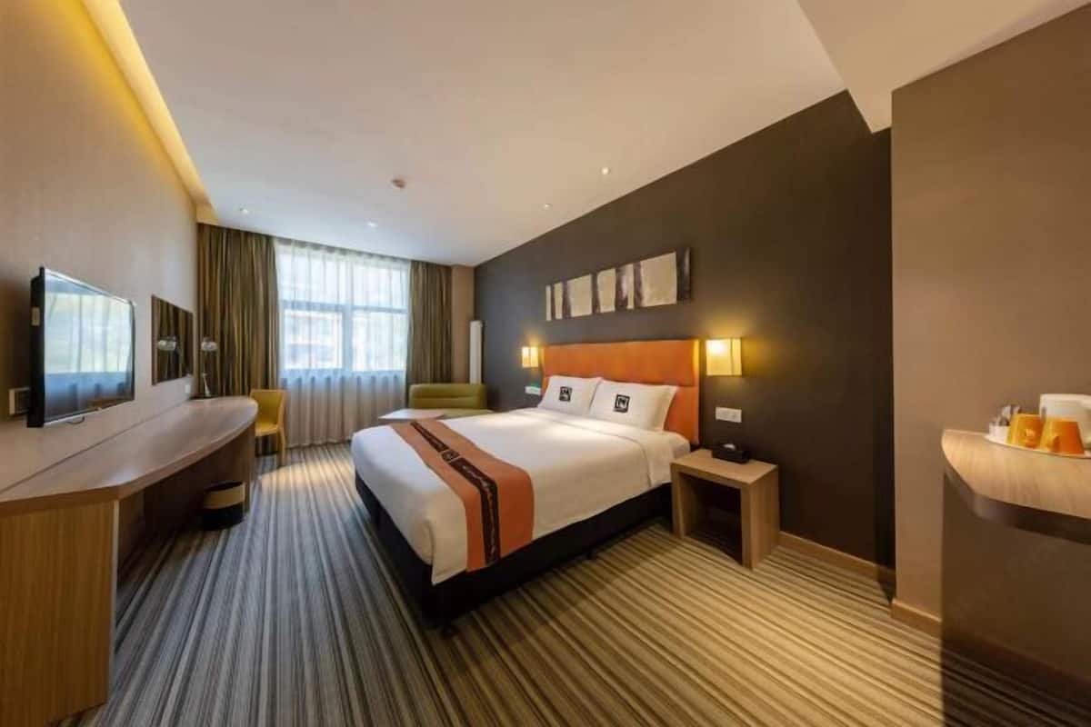 1 chambre, minibar, coffres-forts dans les chambres, bureau