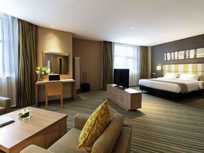 Minibar, in-room safe, desk, soundproofing - Ibis Styles Changbaishan Wanda (Baishan)