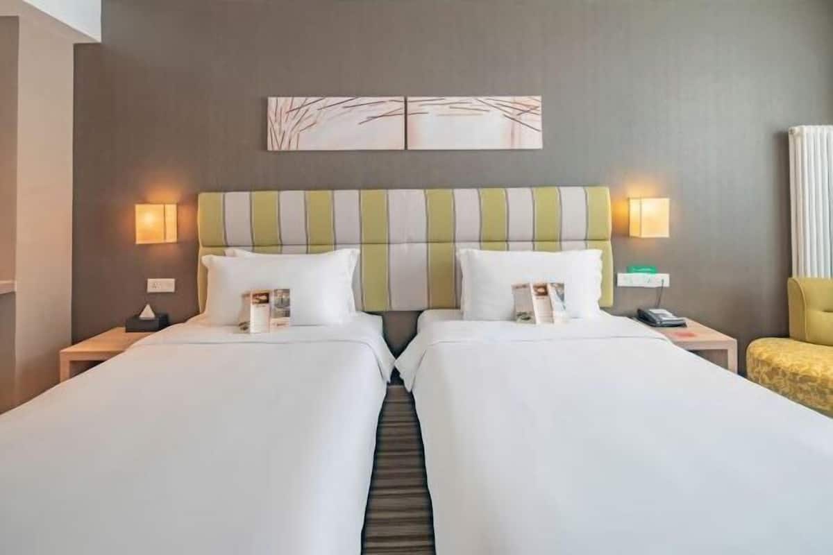 1 chambre, minibar, coffres-forts dans les chambres, bureau