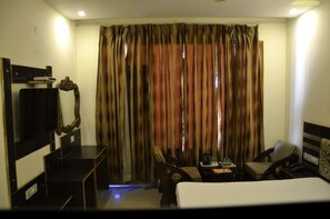 Caja de seguridad en la habitación, escritorio y wifi gratis 