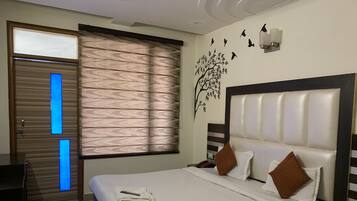 In-room safe, desk, free WiFi, bed sheets
