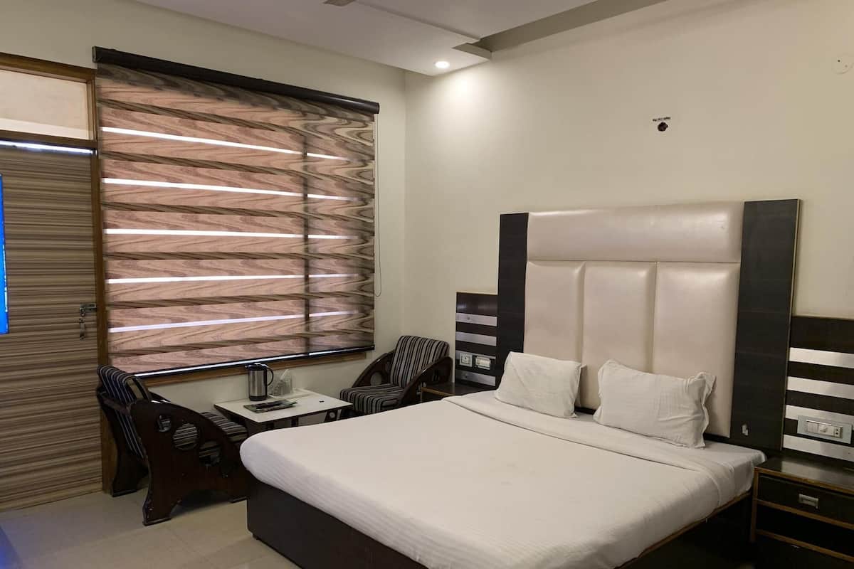 In-room safe, desk, free WiFi, bed sheets