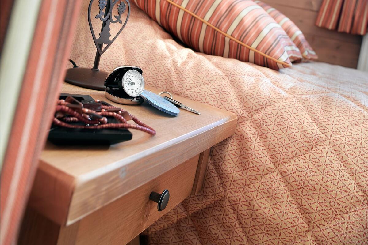 Schallisolierte Zimmer, kostenlose Babybetten, Bettwäsche