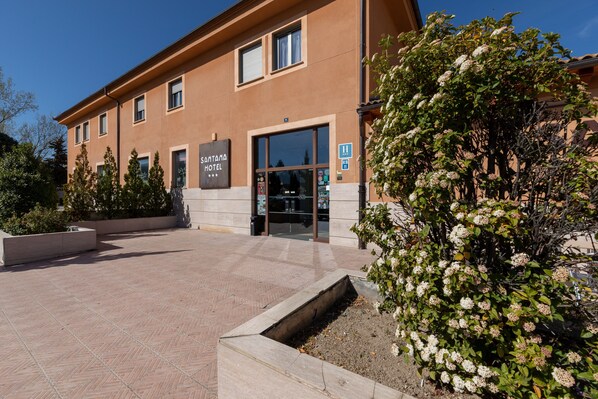 Fachada de la propiedad