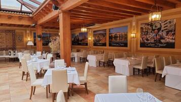 Lunch and dinner served