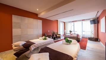 Sauna, steam room, body treatments, hot stone massages