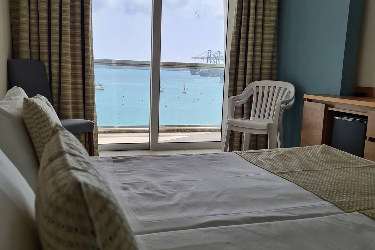 standard double or twin room | 1 bedroom, in-room safe, desk, free wifi