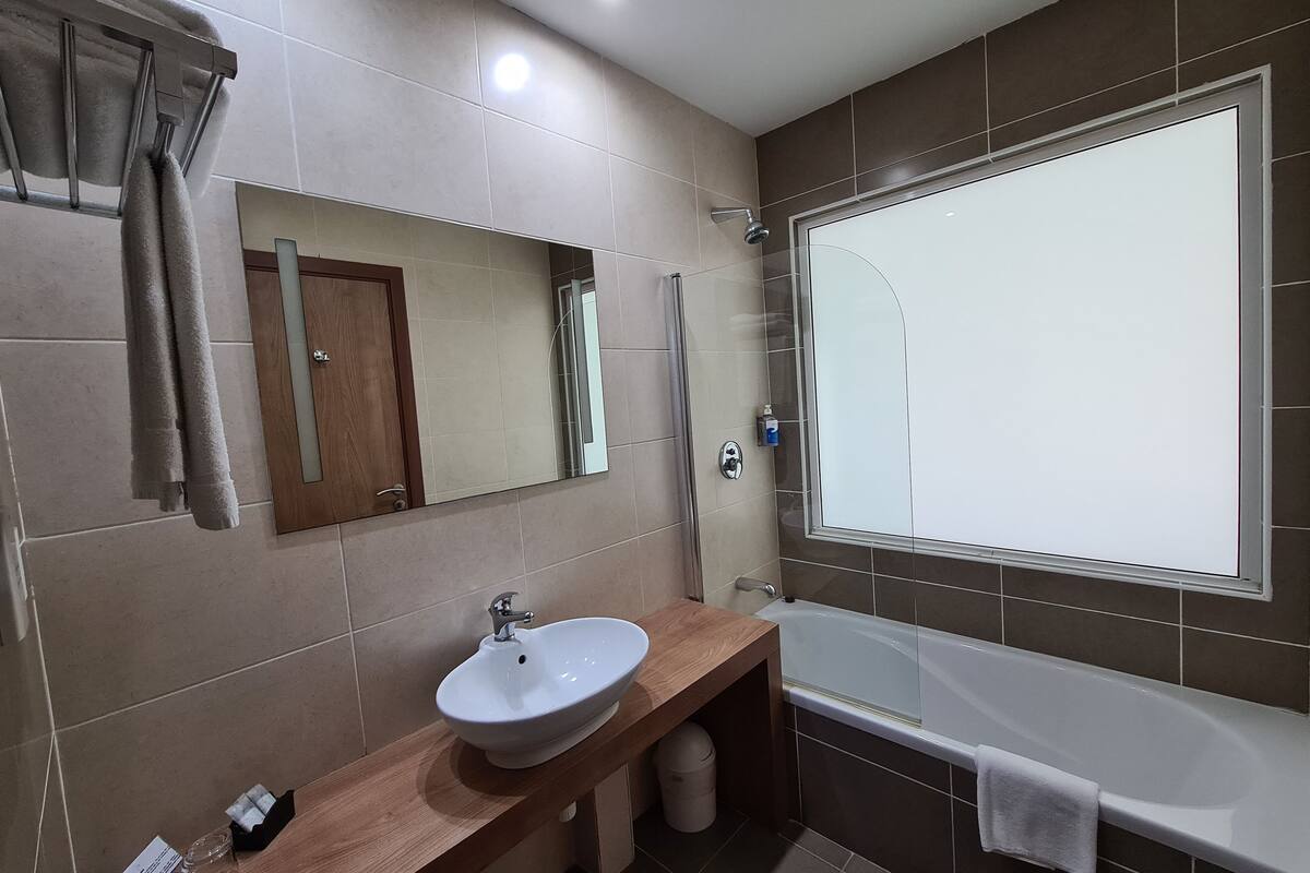 standard double or twin room | bathroom | deep-soaking bathtub, towels