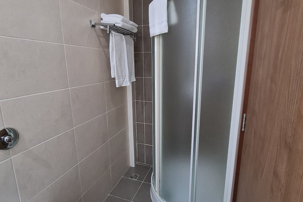 standard double or twin room | bathroom | deep-soaking bathtub, towels