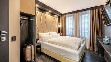 In-room safe, individually decorated, individually furnished, desk