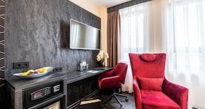 In-room safe, individually decorated, individually furnished, desk