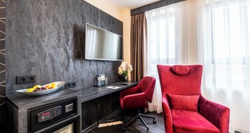 In-room safe, individually decorated, individually furnished, desk