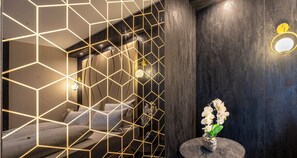 In-room safe, individually decorated, individually furnished, desk - PLAZA INN Salzburg City (Salzburg)