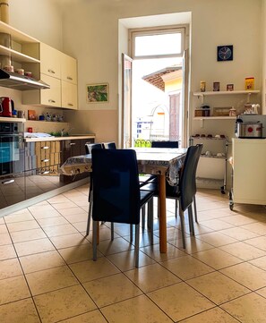 Déjeuner en libre-service gratuit tous les jours