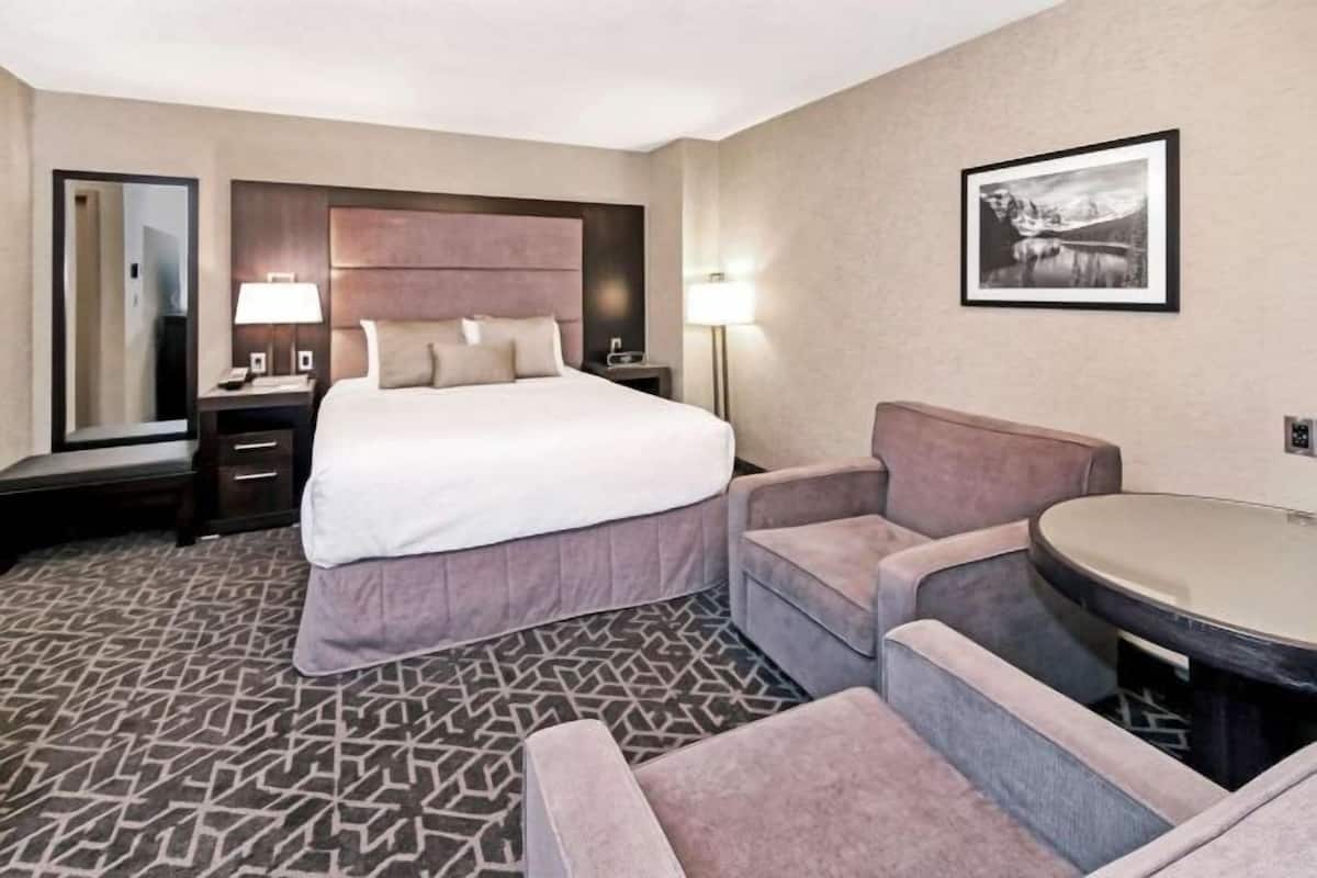 Caja de seguridad en la habitación, escritorio y cortinas blackout