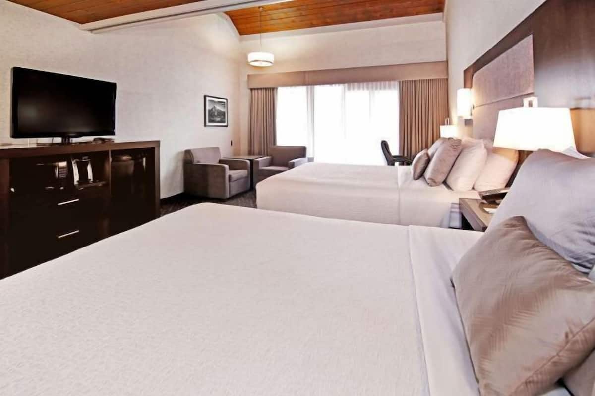 Caja de seguridad en la habitación, escritorio y cortinas blackout