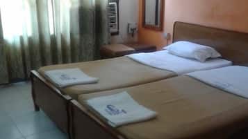A/C Room | In-room safe, desk, iron/ironing board, free WiFi