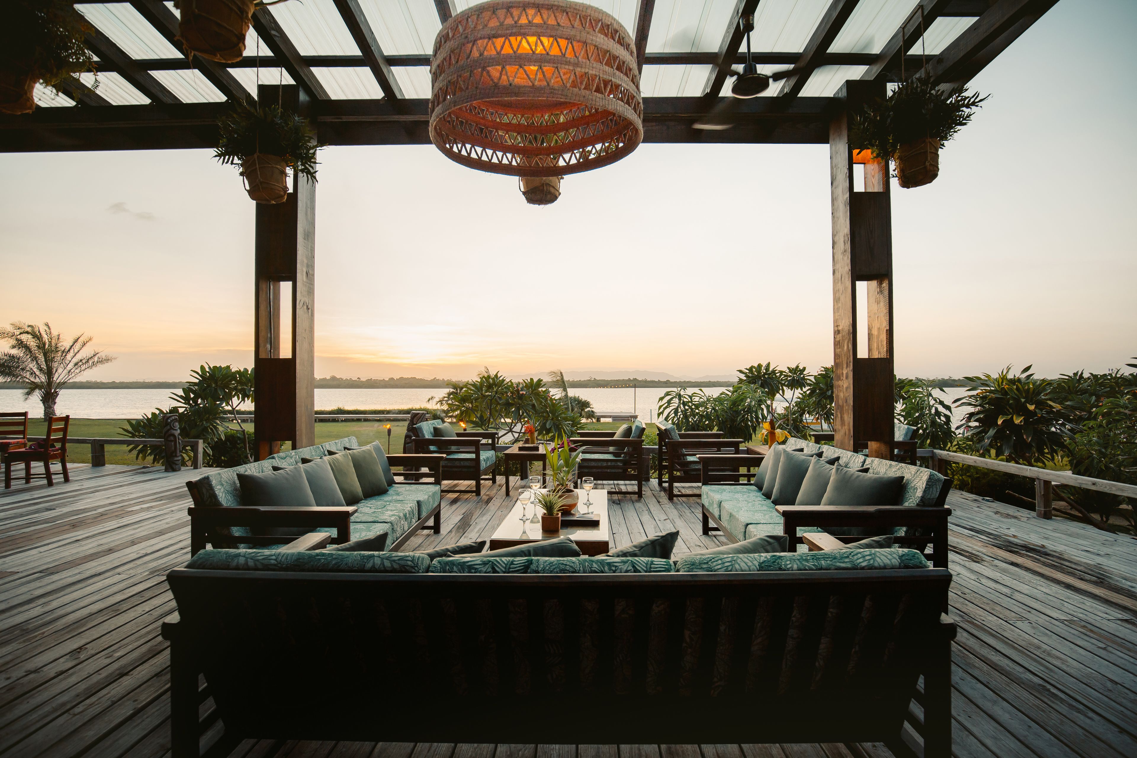 2 restaurants, serveren ontbijt, lunch, diner, Caribische gerechten