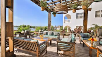 2 restaurants, spécialités Cuisine des Caraïbes