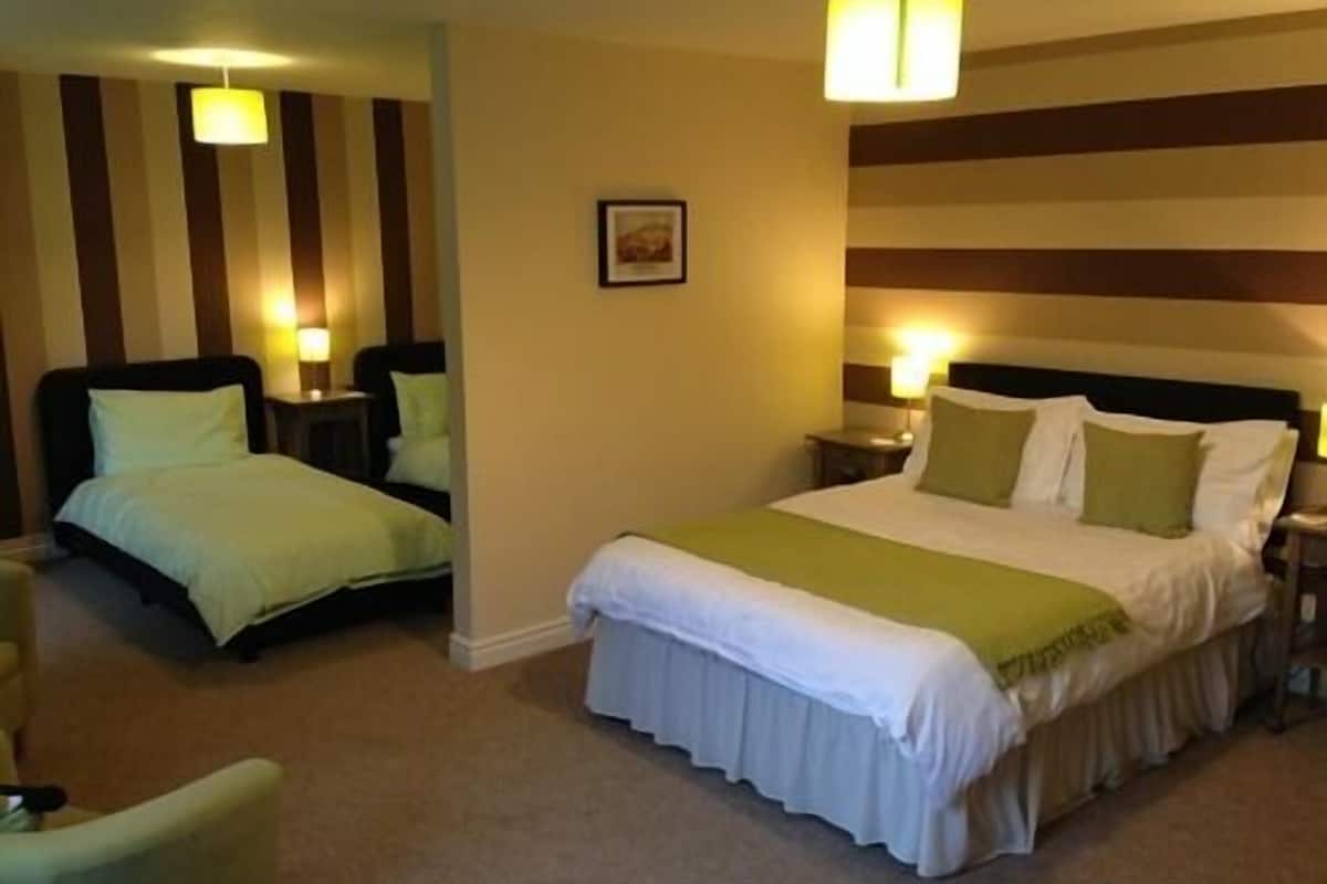 3 habitaciones, tabla de planchar con plancha y wifi gratis