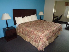 Classic Room, 1 King Bed - Fairgrounds Inn (Du Quoin)