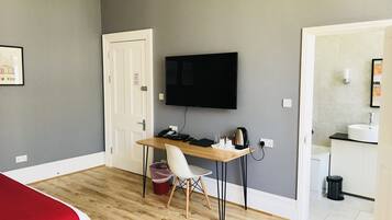 Chambre Exécutive Double ou avec lits jumeaux | Salle de bain | Ensemble douche/baignoire, articles de toilette gratuits, sèche-cheveux