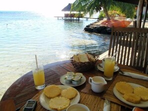 Breakfast, lunch and dinner served - Pension Motu Iti (Moorea-Maiao)