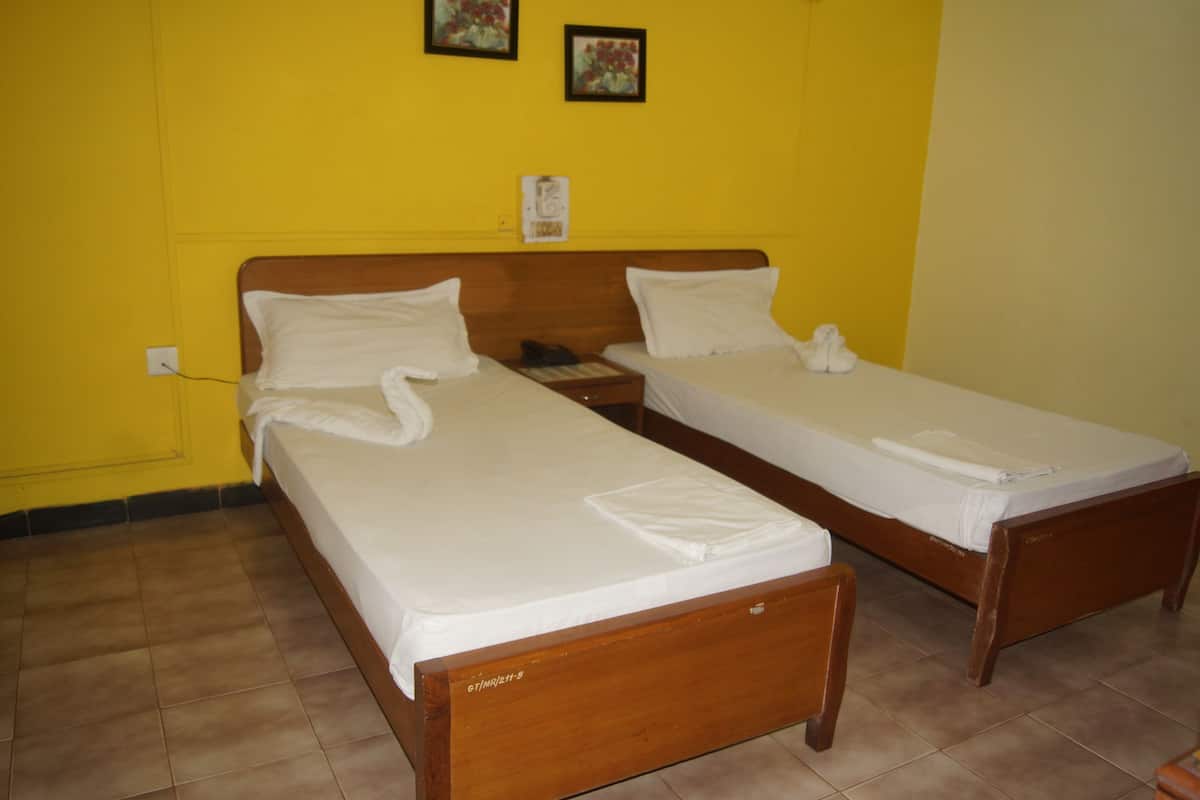 A/C Room | In-room safe, desk