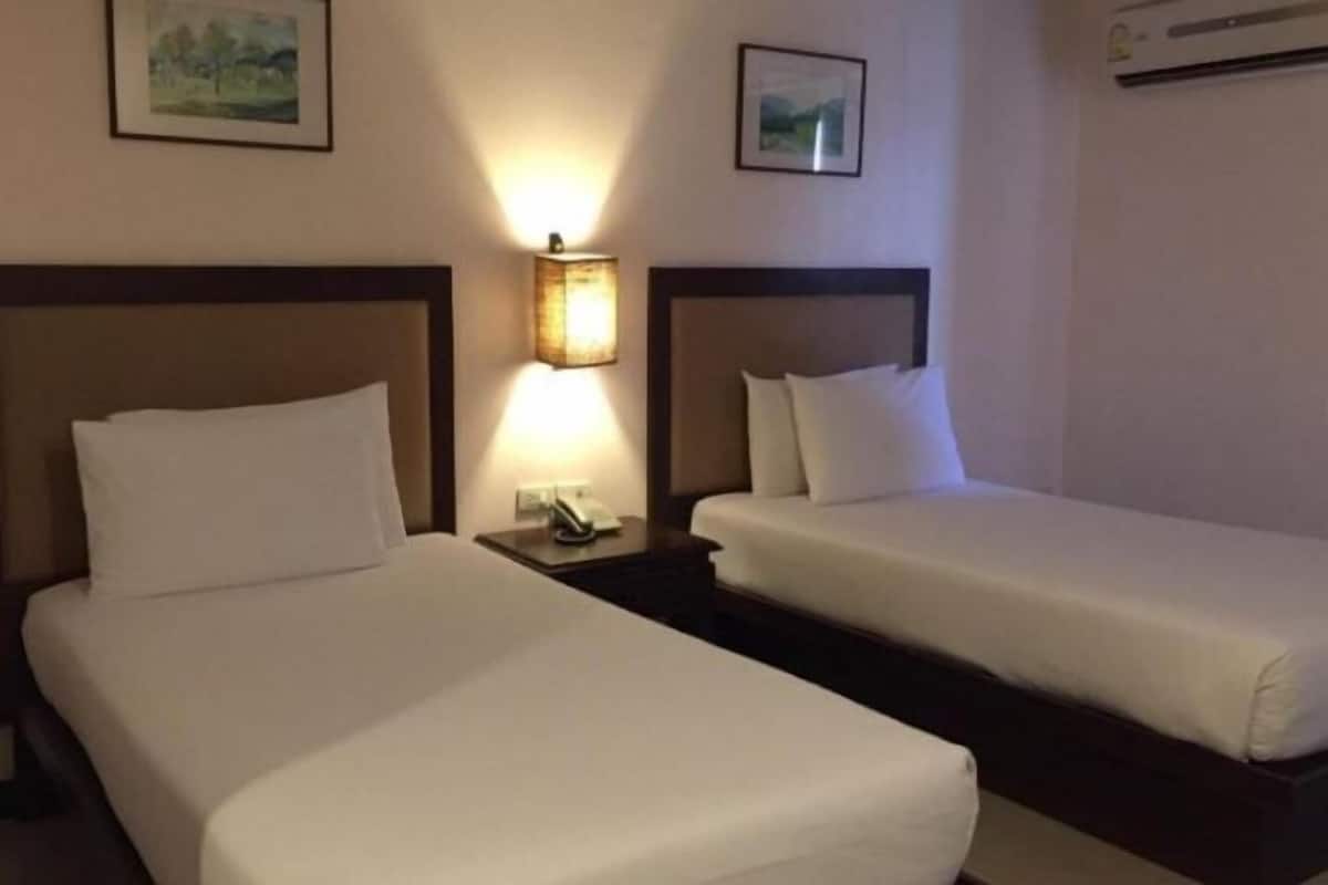 Minibar, desk, free WiFi, bed sheets
