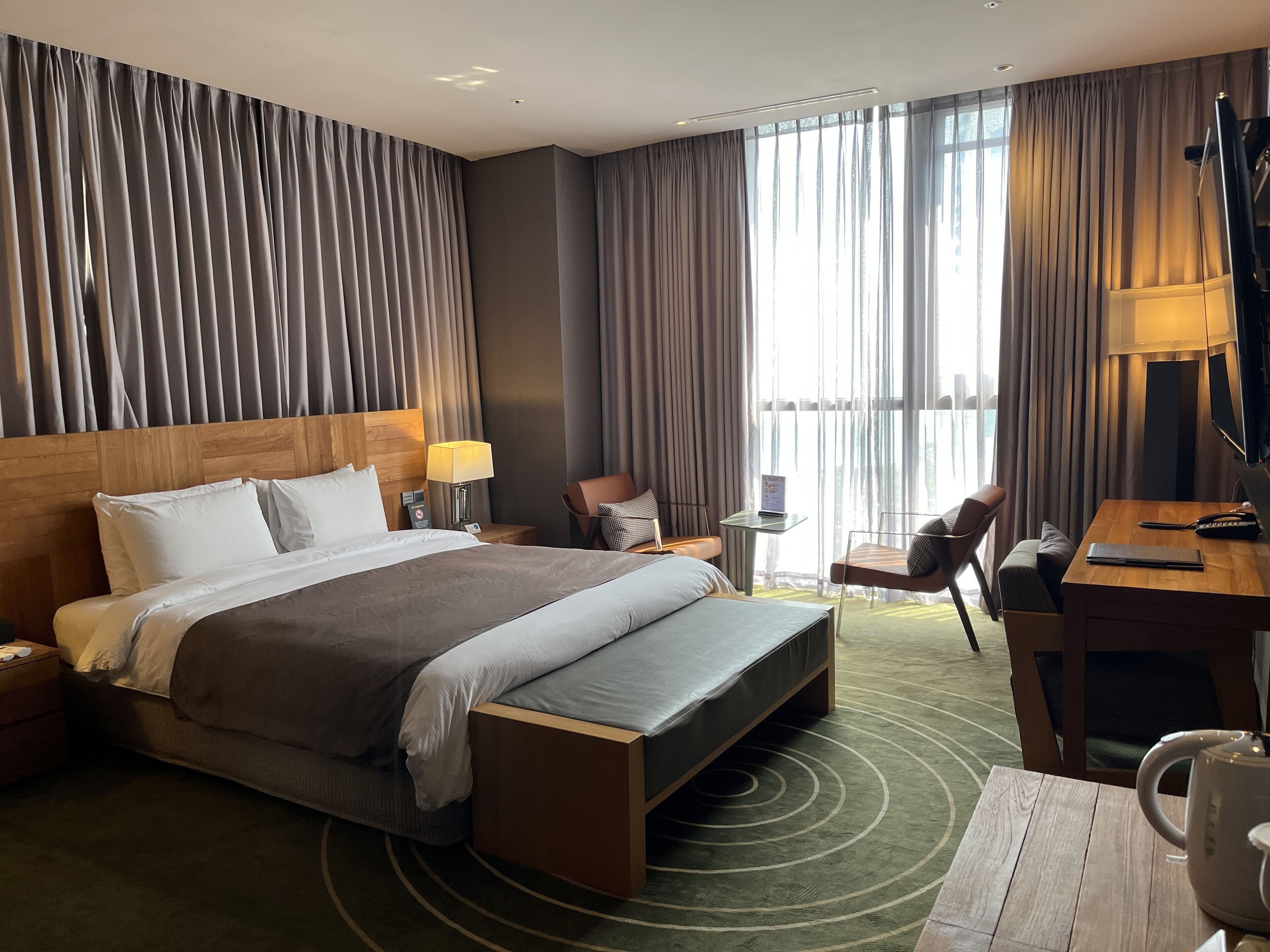 Premium bedding, down comforters, in-room safe, blackout drapes