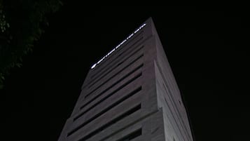 Bagian depan properti - sore/malam