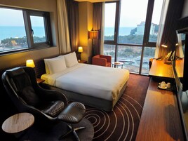 Kamar Double Deluks (Premier/Parking: 5,000 KRW per car) | Seprai premium, selimut bulu angsa, brankas, dan tirai kedap cahaya