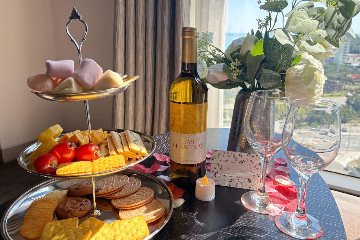 Presidential Suite (Room decoration + wine & snack set + complimentary late check-out at 12:00 pm) | Ropa de cama de alta calidad y edredón