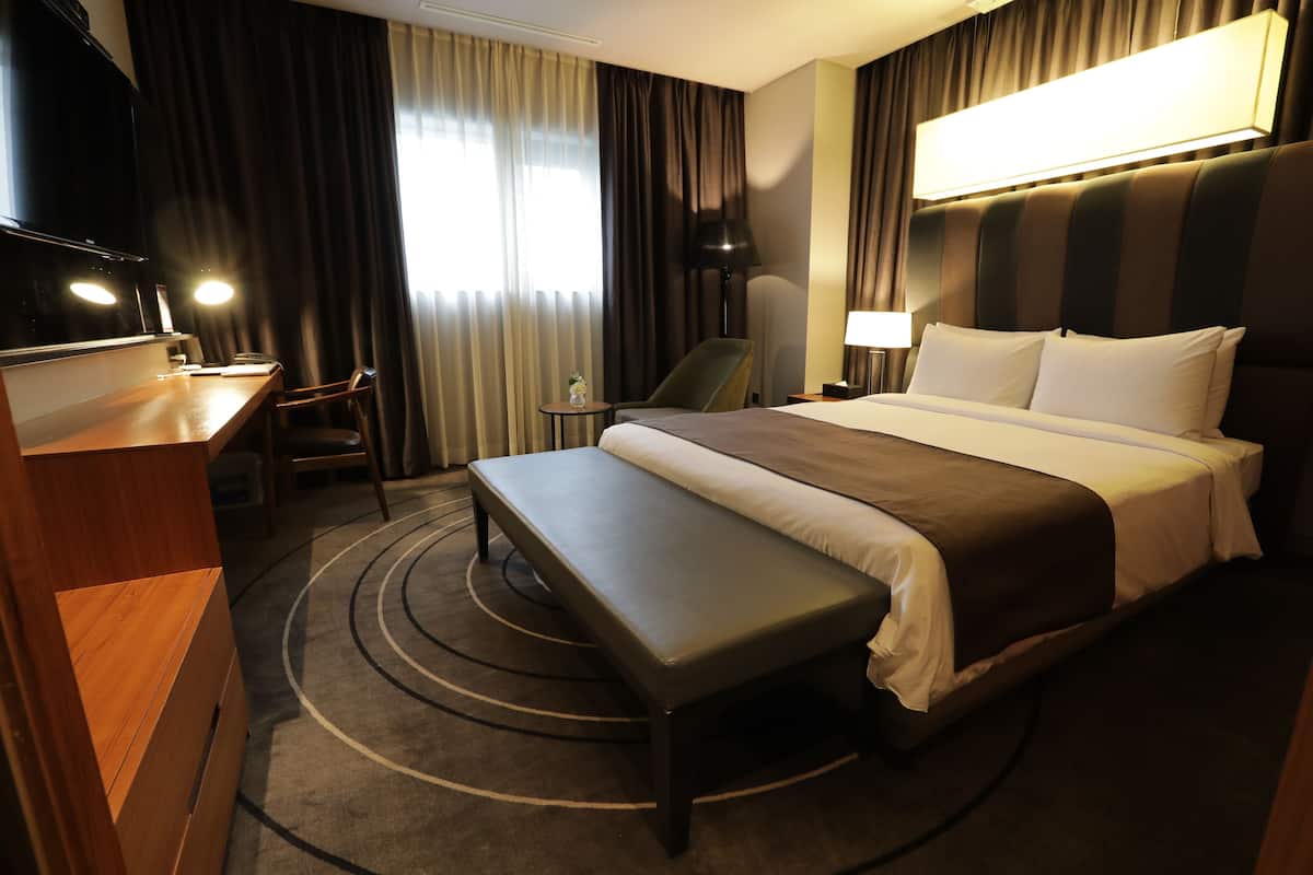 1 bedroom, premium bedding, down duvets, in-room safe
