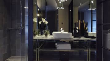 Bathroom sink