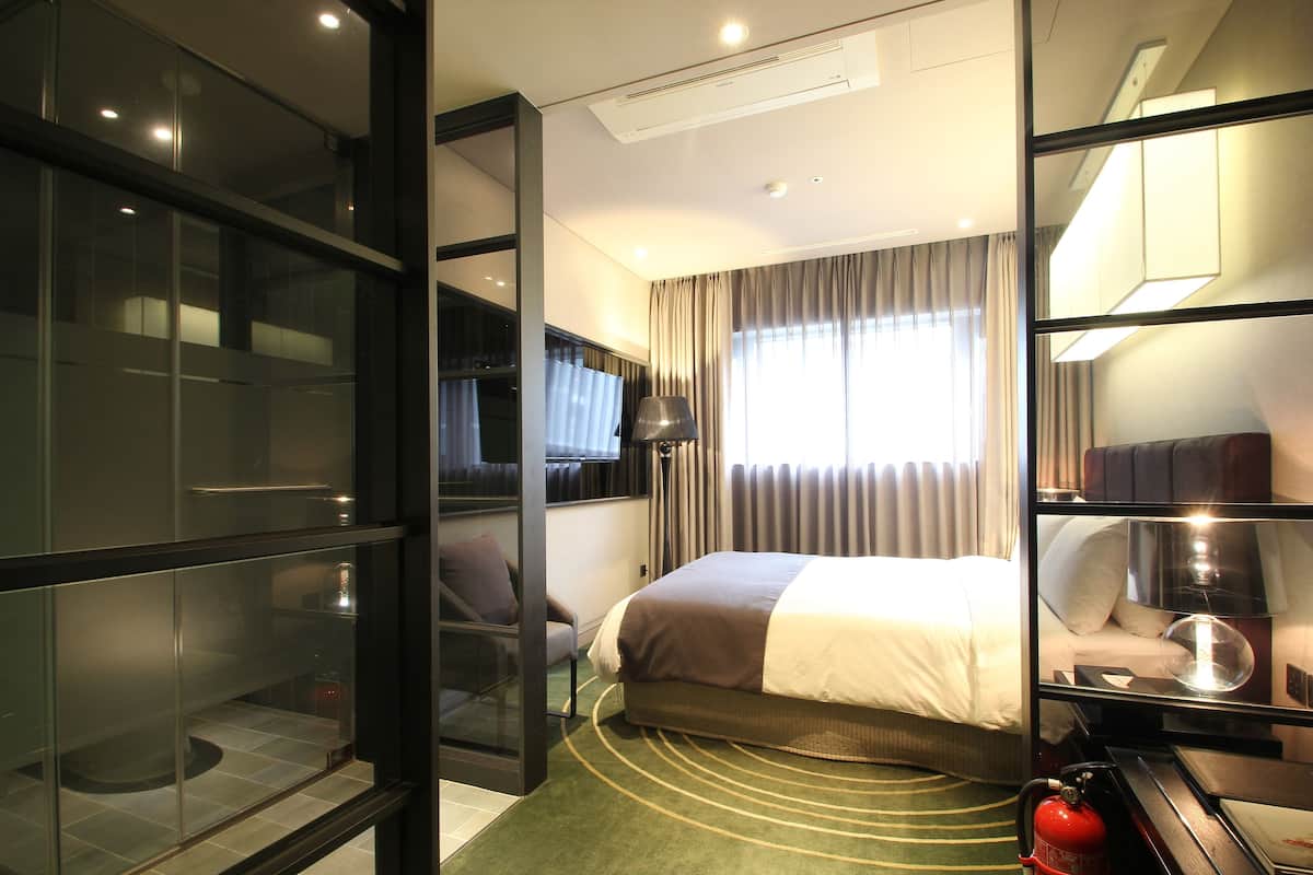 1 bedroom, premium bedding, down duvets, in-room safe