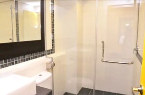 Dusche, Regendusche, kostenlose Toilettenartikel, Haartrockner