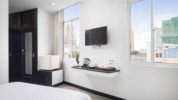 Superior Double Room | Minibar, in-room safe, desk, iron/ironing board