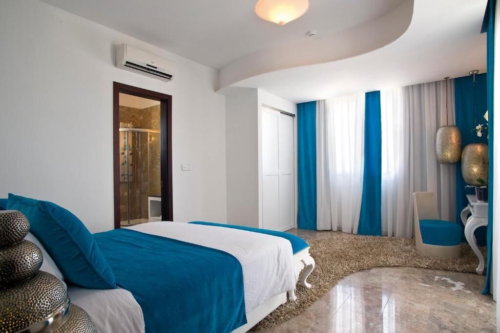 Egyptian cotton sheets, hypo-allergenic bedding available, in-room safe