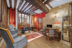 52-cm flat-screen TV with digital channels, TV - Hôtel de la Bretonnerie (Paris)