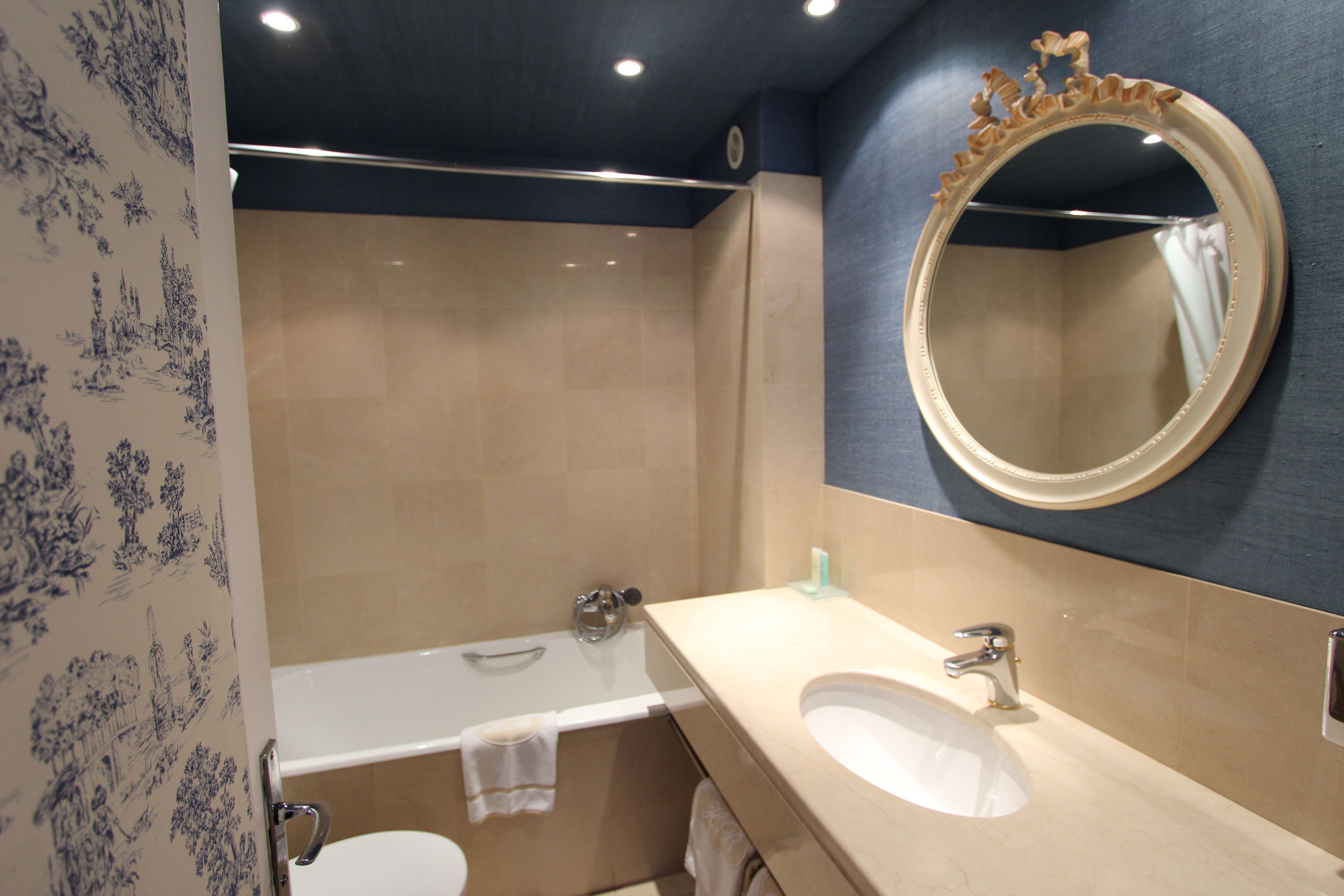 single room | bathroom | bathtub, free toiletries, hair dryer, towels