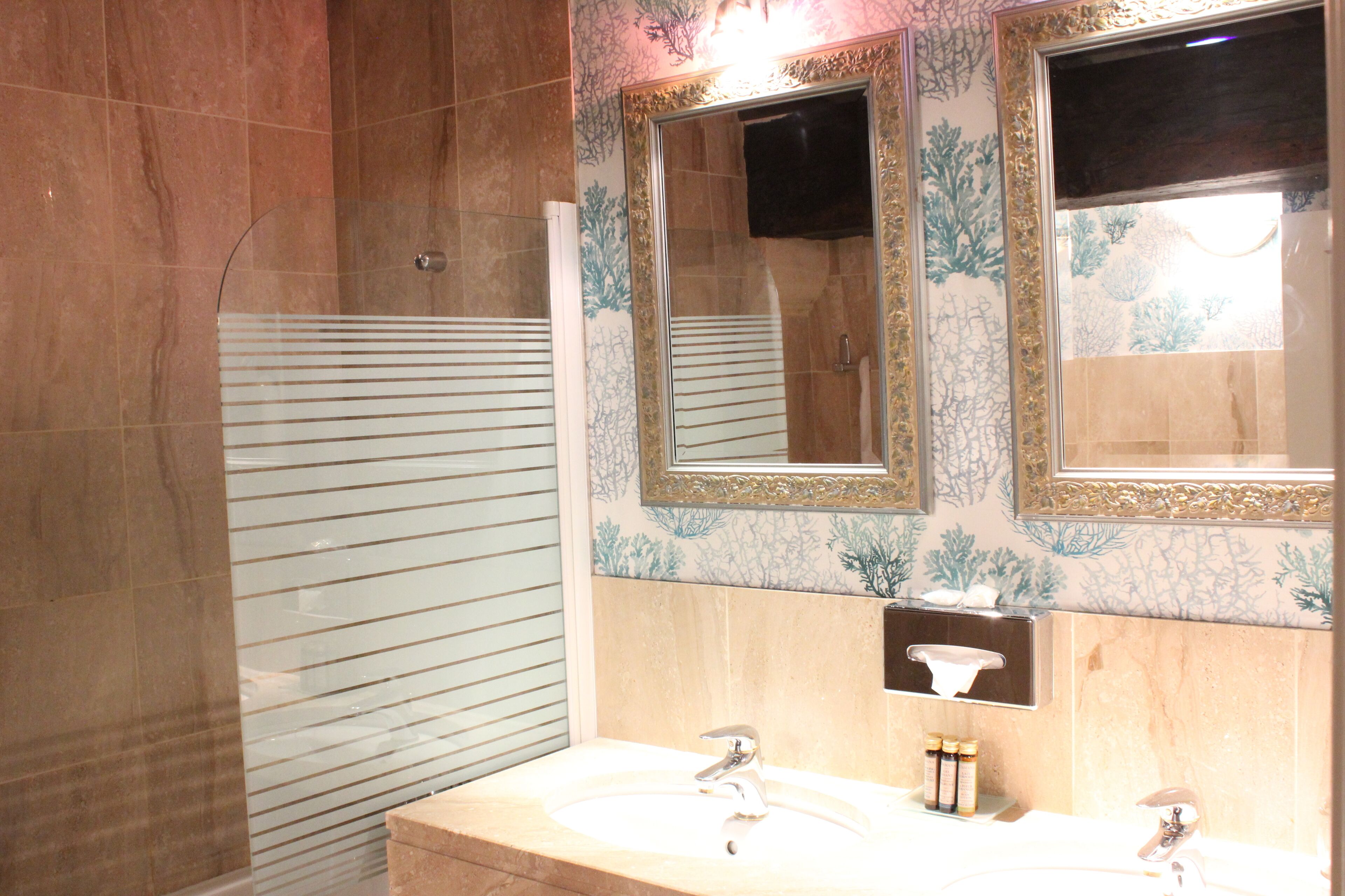 superior charm room | bathroom | bathtub, free toiletries, hair dryer, towels