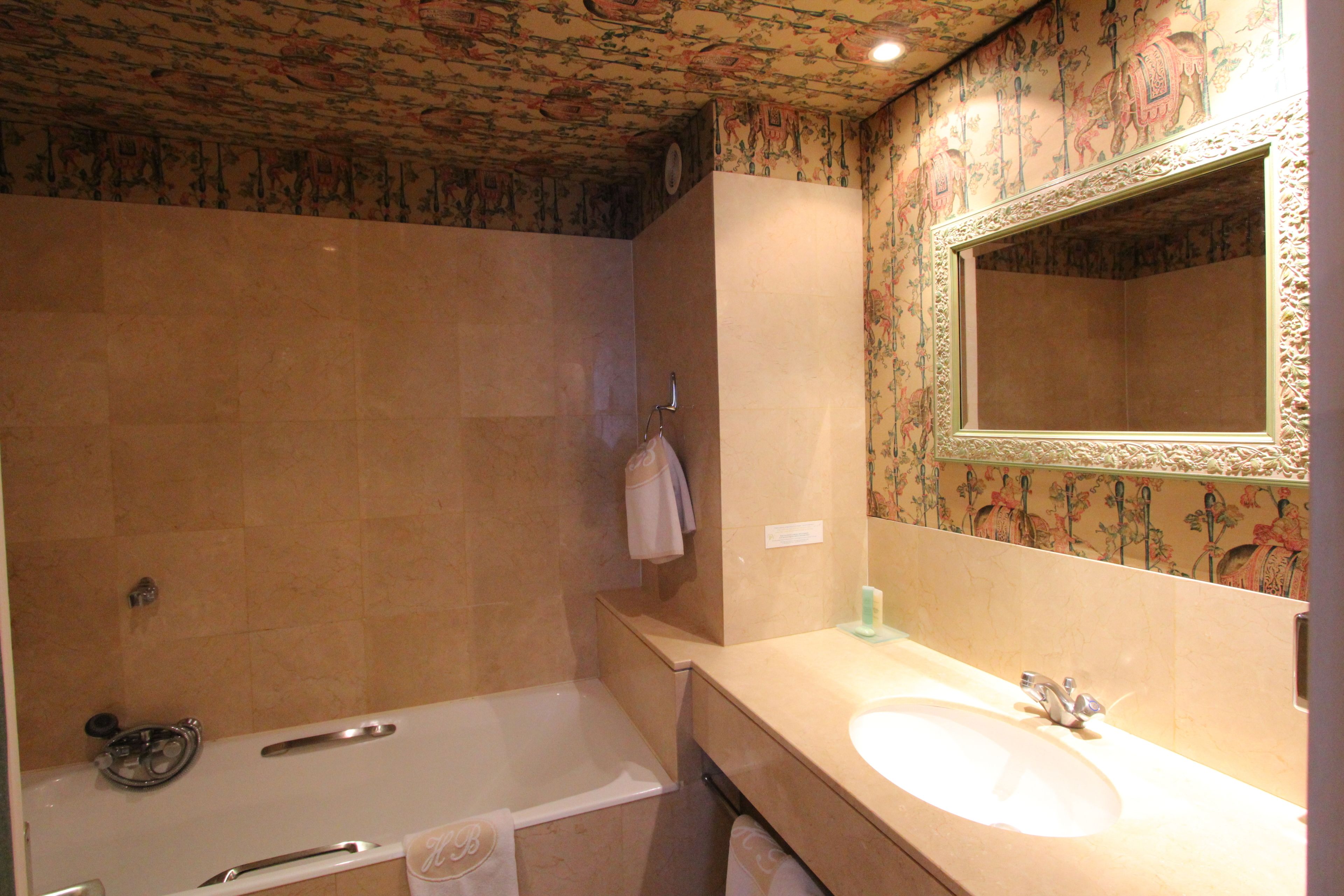 classic double room | bathroom | bathtub, free toiletries, hair dryer, towels