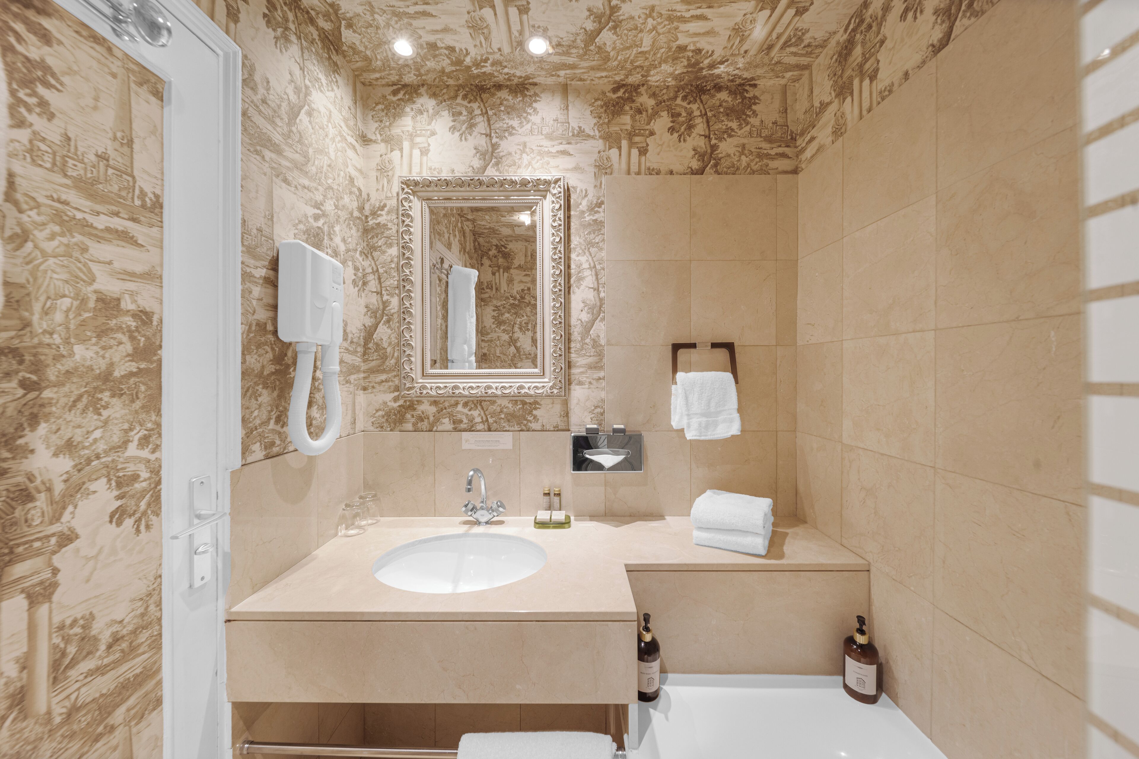 Photo - Hotel de la Bretonnerie