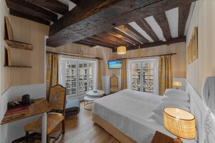 Superior Charm Room | Κλινοσκεπάσματα υψηλής ποιότητας, μίνι μπαρ, χρηματοκιβώτιο στο δωμάτιο 